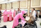 Hari-Bhayangkara-ke--79-Polda-Jatim-Beri-Bantuan-Tongkat-dan-Kursi-Roda-Bagi-Kaum-Difabel
