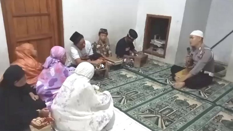 Jadi Guru Ngaji Polantas Polres Situbondo Bangun Rohani Anak Sejak Dini