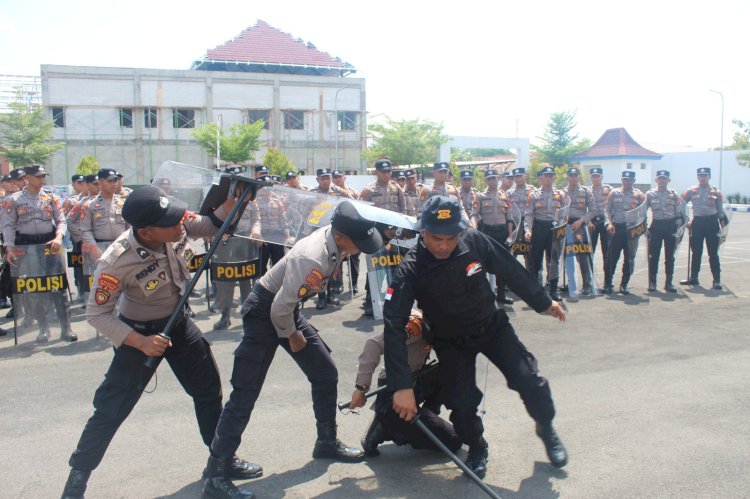 Tingkatkan Kemampuan Personel Jelang Pemilu 2024, Polres Sumenep Gelar Latihan Dalmas