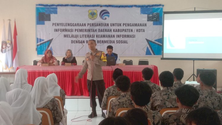 Cegah Bullying Polres Bondowoso Sosialisasikan Literasi Digital kepada Para Pelajar