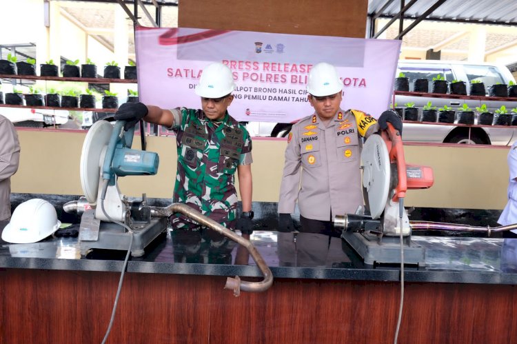 Kapolres Blitar Kota Bersama Forkopimda Musnahkan Knalpot Brong Hasil Razia