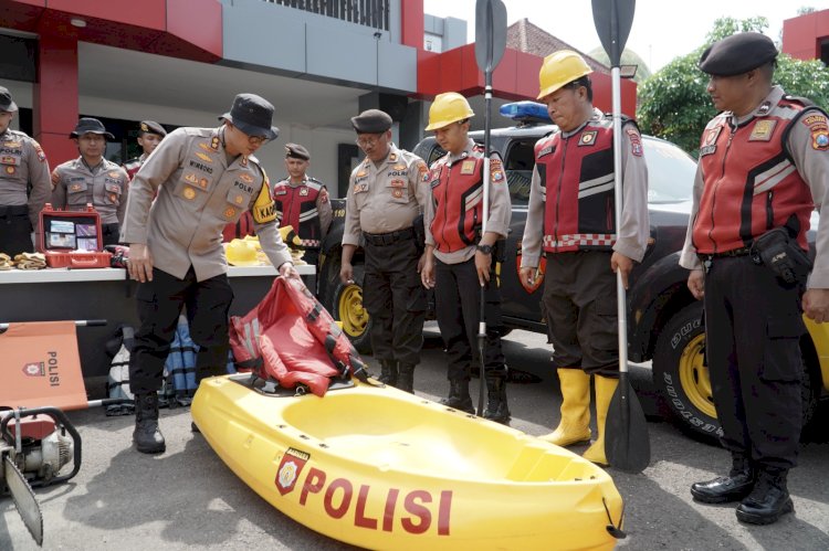 Antisipasi Bencana Hidrometeorologi, Kapolres Ponorogo Cek Kesiapan Peralatan SAR