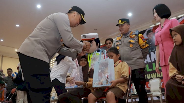 Cara Unik Polresta Banyuwangi Bantu Sukseskan Program Imunisasi Polio