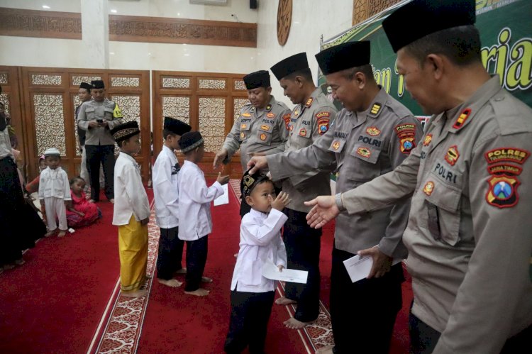 Ramadhan Berkah Polres Tulungagung Gelar Doa Bersama dan Beri Taliasih untuk Anak Yatim