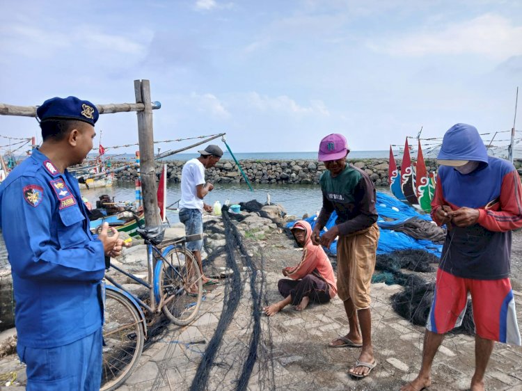 Cegah Laka Laut Satpaolairud Polres Situbondo Himbau Nelayan Tingkatkan Kewaspadaan