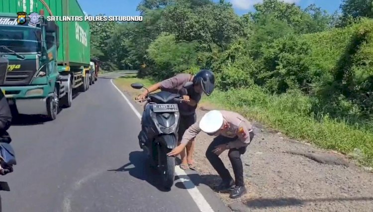 Mudik Lebaran, Polisi di Situbondo Siapkan Layanan Patroli Tambal Ban Gratis di Jalur Hutan Baluran