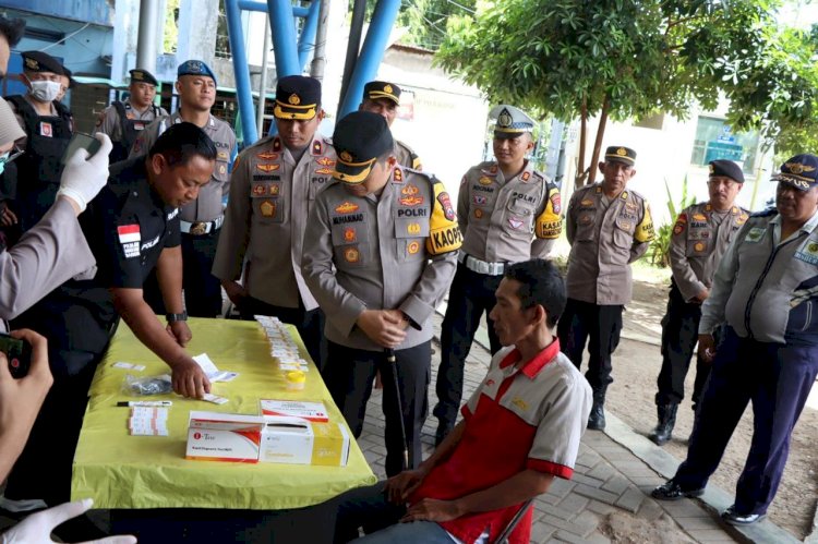 Polres Nganjuk Tes Urine Sopir Angkutan Umum Upaya Jaga Keselamatan Penumpang Mudik Lebaran