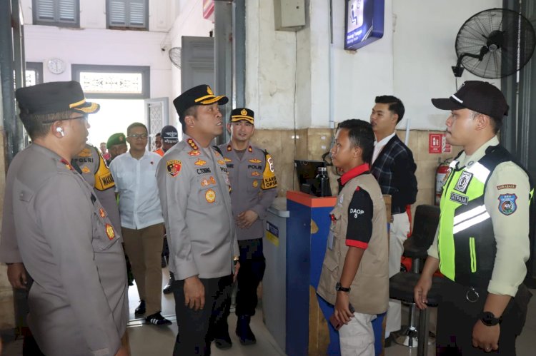 Kapolresta Sidoarjo Cek Arus Balik Penumpang Kereta Api