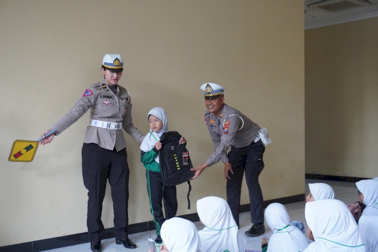 Satlantas Polresta Sidoarjo Edukasi Tertib Lalu Lintas pada Pelajar