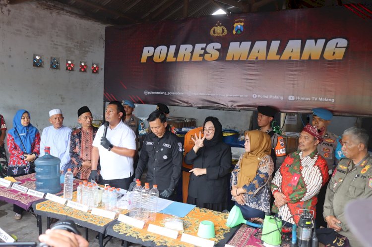 Polisi Bongkar Pabrik Miras Rumahan di Malang, Sekali Produksi Bisa Capai 250 liter Arak