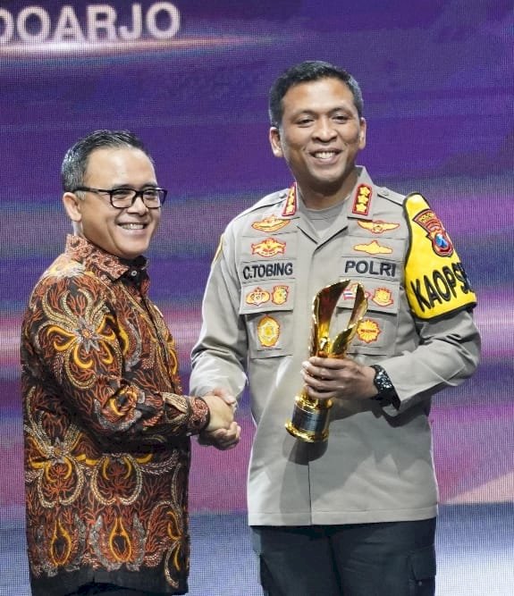 Tingkatkan Inovasi Digital Layanan Publik, Kapolresta Sidoarjo Terima Penghargaan Pemimpin Daerah Awards 2024