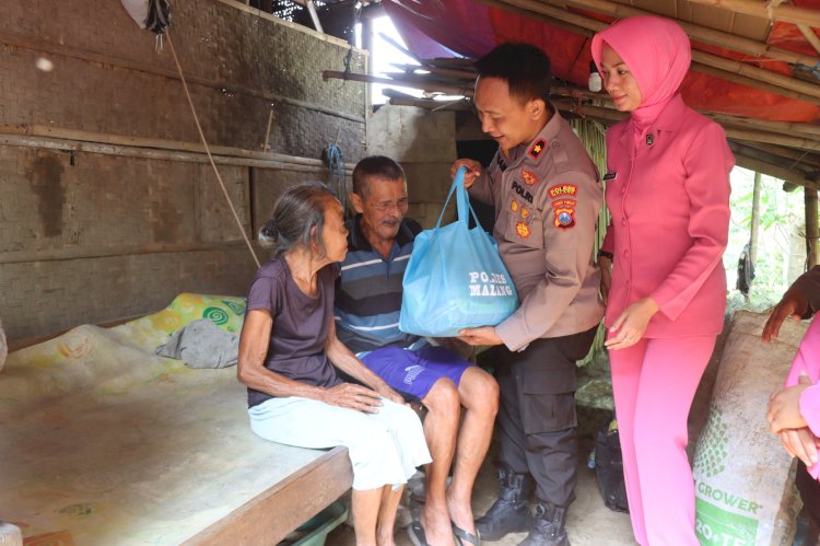 Polisi Peduli, Polres Malang Distribusikan Ratusan Paket Sembako untuk Warga Kurang Mampu