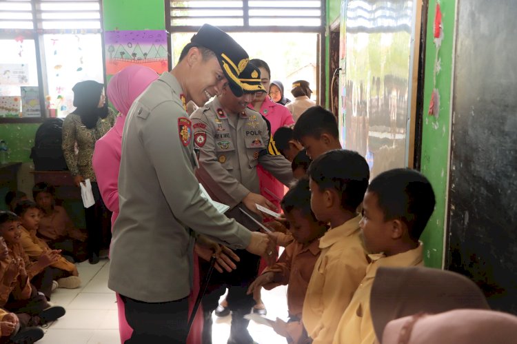 Kunjungi Sekolah Dasar di Pedesaan, Kapolres Tuban Berbagi Makan Siang Bergizi Gratis