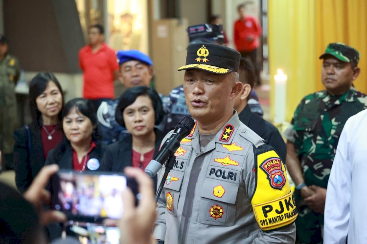 Kapolda Jatim Bersama Jajaran Forkopimda Kunjungi Sejumlah Gereja Pastikan Natal Aman dan Kondusif