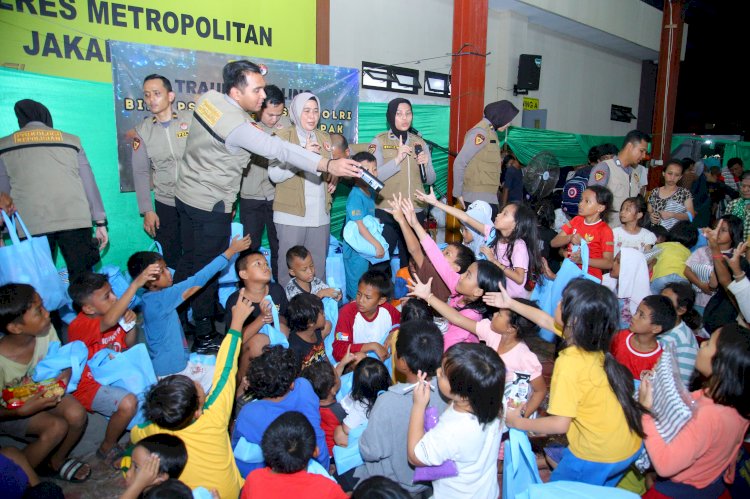 Polri Dirikan Dapur Lapangan dan Gelar Trauma Healing untuk Korban Kebakaran di Kebon Kosong