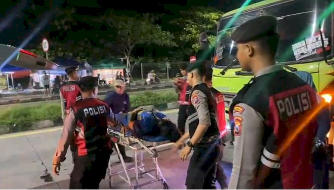 Aksi Heroik Anggota Polres Bangkalan Tolong Ibu Melahirkan di Dalam Truk Saat Melintasi Jembatan Suramadu