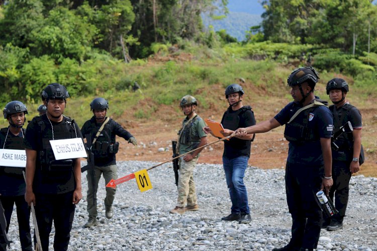 Satgas Ops Damai Cartenz Secara Profesional Gelar Rekonstruksi Keterlibatan Nikson Matuan Saat Penembakan Anggota Brimob