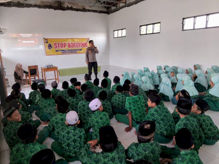 Polsek Krembung Edukasi Bahaya Bullying di MI As Syakira