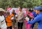 Jelang-Hari-Bhayangkara,-Polres-Situbondo-Tanam-Mangrove-dan-Bagi-Bansos-untuk-Warga-Pesisir