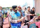 Wakapolri-Tinjau-UMKM,-Bakes,-dan-Pembagian-Perlengkapan-Sekolah-Usai-Apel-Mitra-Kamtibmas-di-Papua