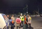 Patroli-Dialogis-Polres-Pelabuhan-Tanjungperak-Imbau-Warga-di-Pesisir-Surabaya-Antisipasi-Banjir-Rob
