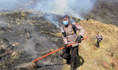 Polres-Probolinggo-Intensifkan-Penanganan-Karhutla-di-Lereng-Gunung-Bromo