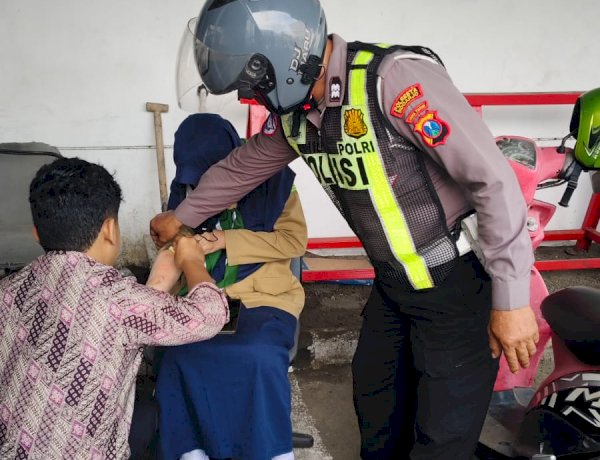 Respon Cepat Unit Lantas Polsek Taman Tangani Kecelakaan di Jalan Raya Kletek