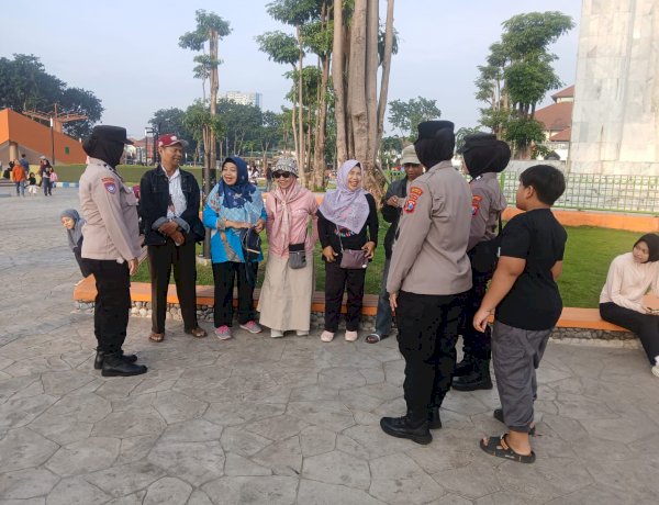 Polwan Polresta Sidoarjo Humanis Amankan Car Free Day Alun-alun Sidoarjo