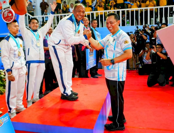 Kapolri Resmi Tutup Kejuaraan Bulu Tangkis Kapolri Cup 2026, Tegaskan Komitmen Polri Dukung Prestasi Atlet Nasional