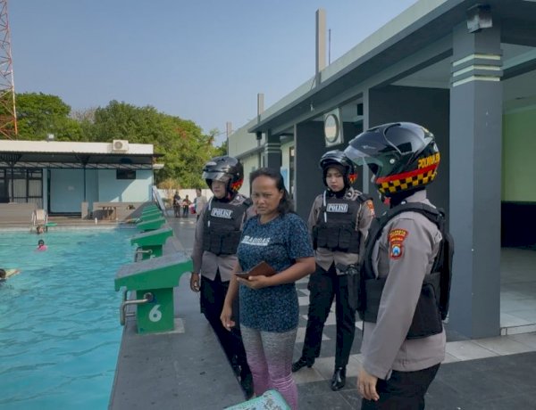 Polwan Polresta Sidoarjo Patroli di Kawasan GOR, Ajak Warga Jaga Kamtibmas Kondusif