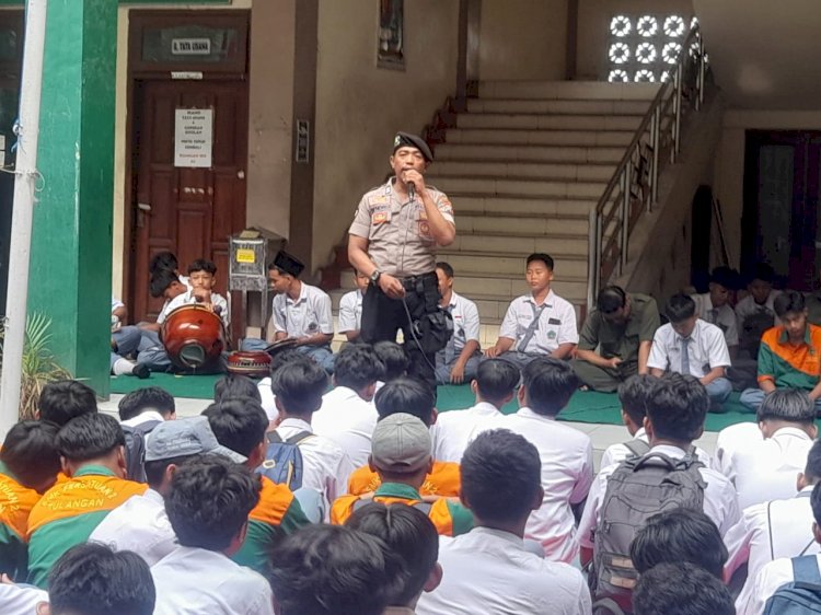 Polsek Tulangan Beri Pembinaan Pelajar SMK Persatuan 2, Wujudkan Generasi Disiplin dan Tangguh