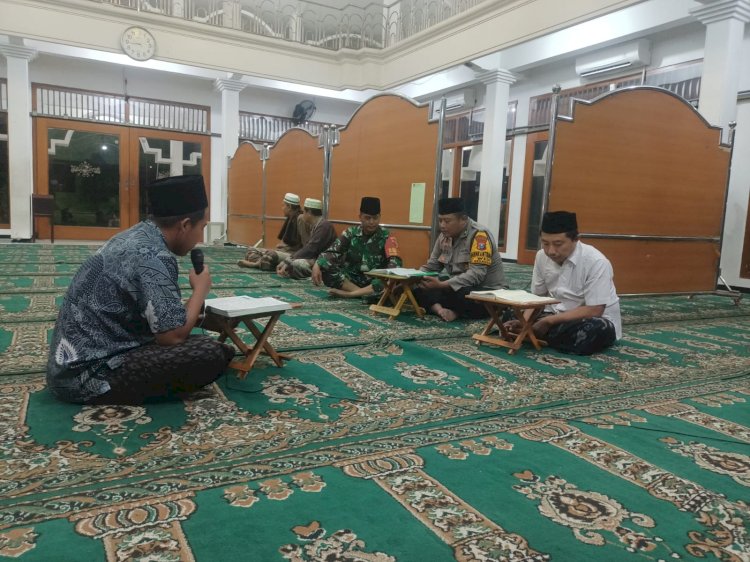 Bhabinkamtibmas Desa Wedi Tadarus Bersama Warga, Perkuat Silaturahmi dan Kamtibmas