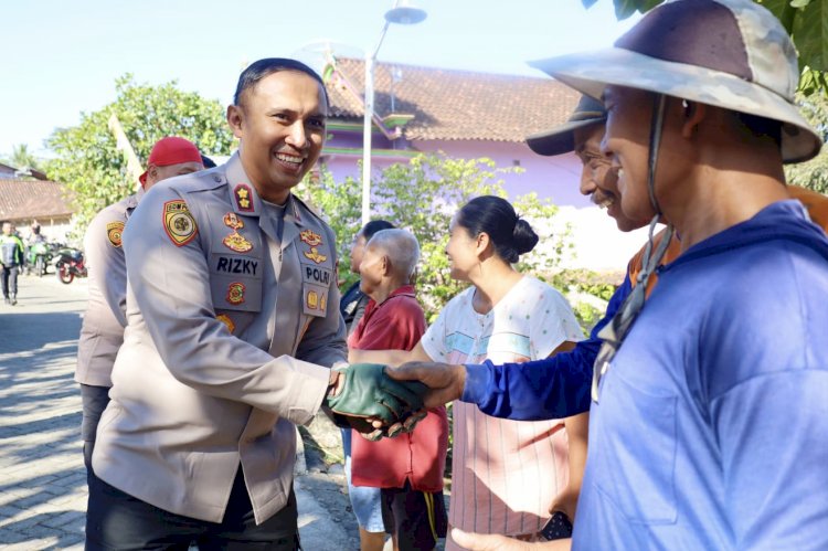 Terapkan Ecology Policing, Patroli Gentong Polres Trenggalek Kembali Salurkan Bantuan Air Bersih